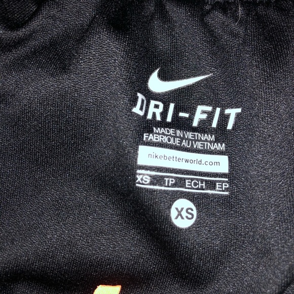 Women’s Nike tempo running shorts - Picture 3 of 4